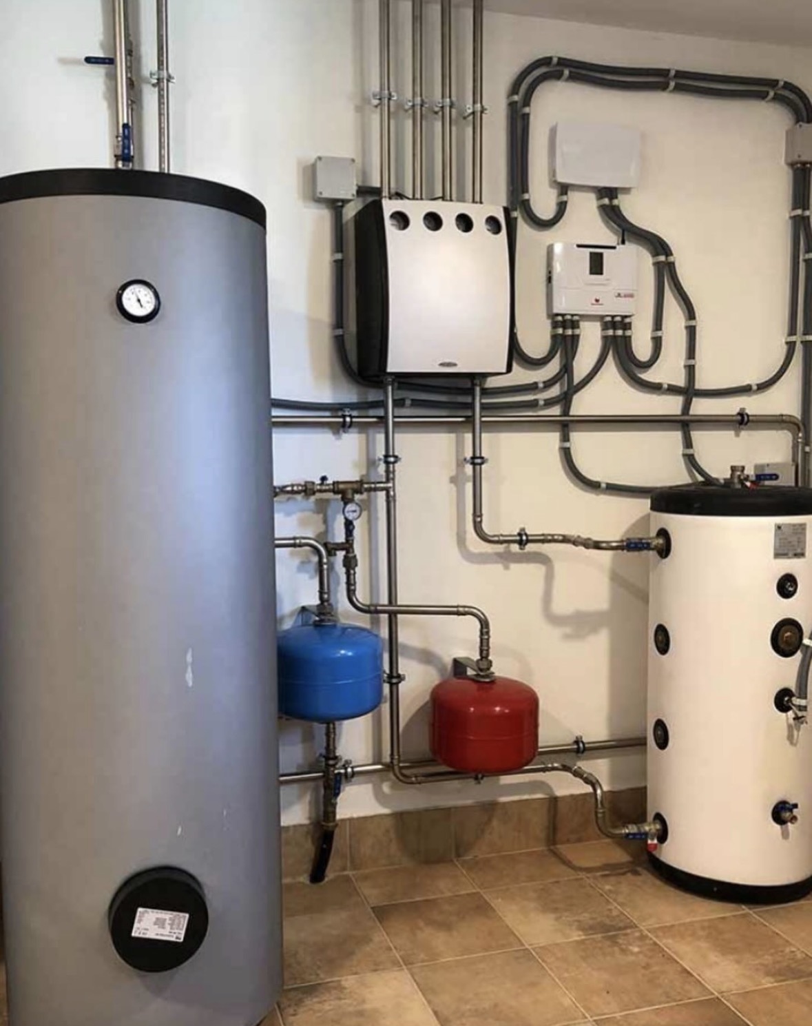 Instalación de aerotermia por suelo radiante en chalet de Altea 